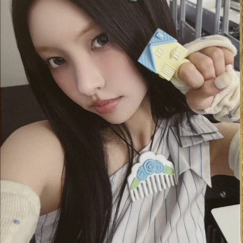 Illit Yunah „Not cute anymore” weverse photocard