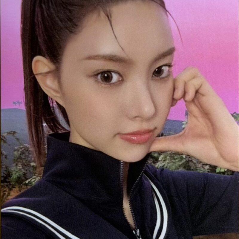 Illit Yunah „Bomb” photocard