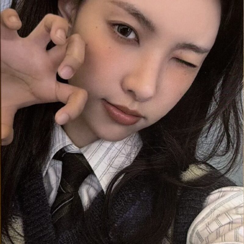 Illit Yunah „Bomb” photocard