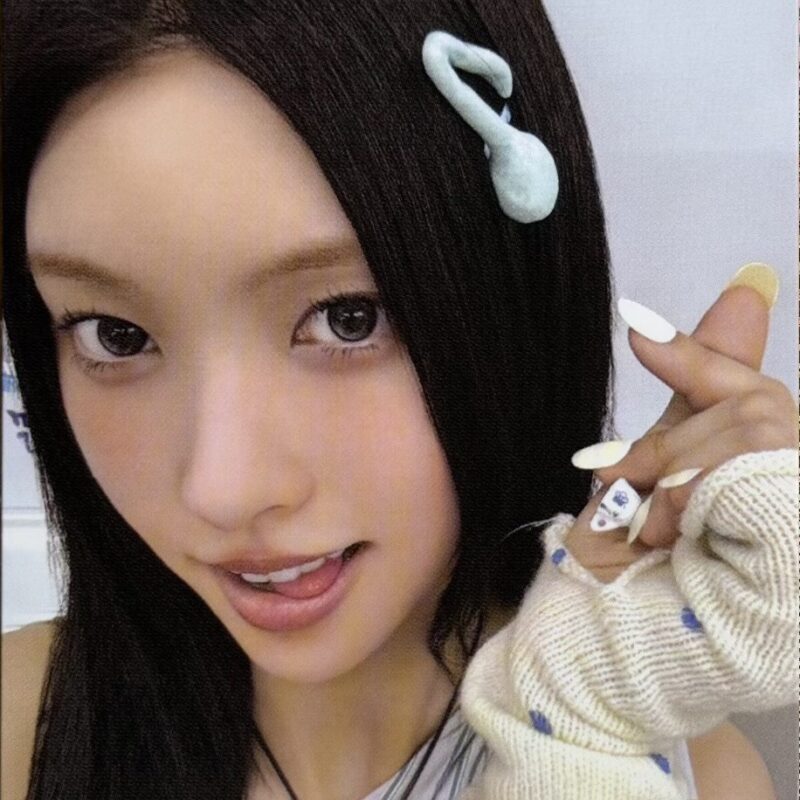 Illit Yunah „Not cute anymore” photocard