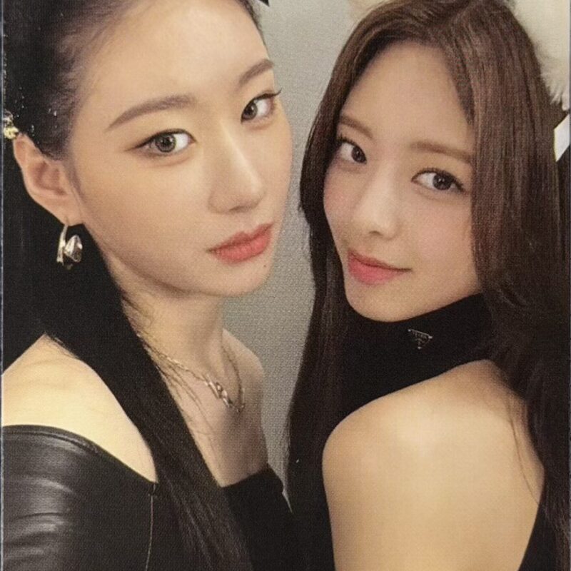 ITZY UNIT „Cheshire” photocard