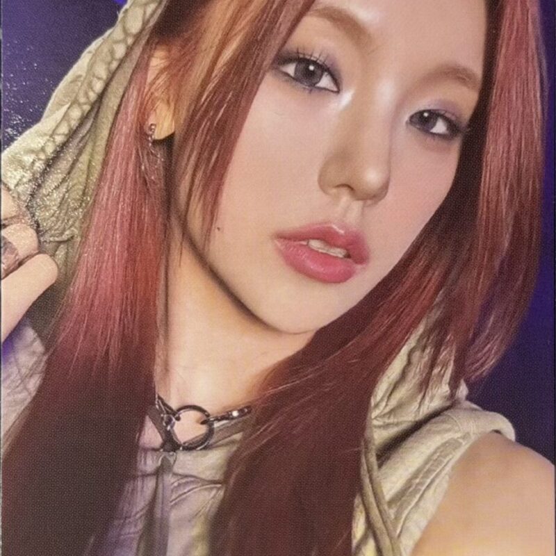ITZY Yeji „Born To Be” photocard