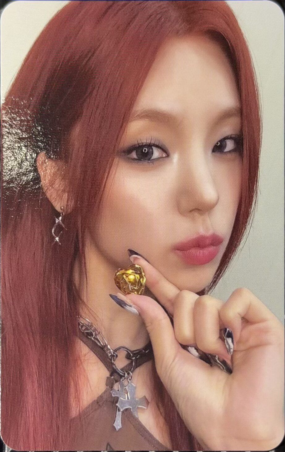 ITZY Yeji „Born To Be” photocard