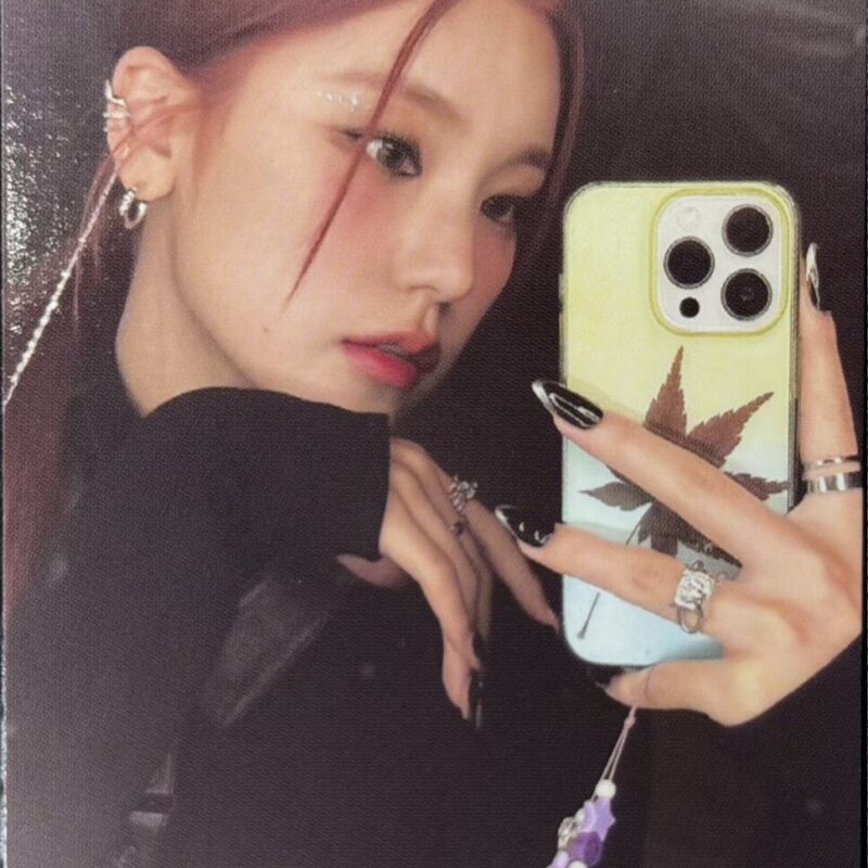 ITZY Yeji „Born To Be” photocard