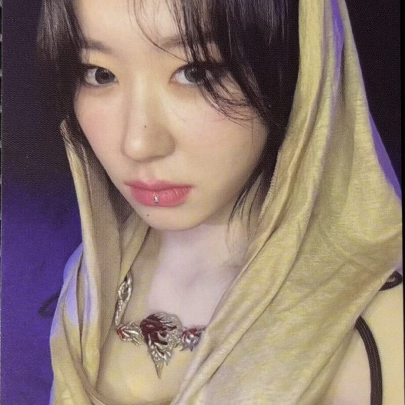 ITZY Chaeryeong „Born To Be” photocard