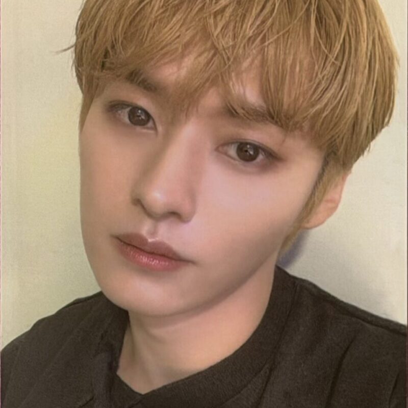 Stray Kids Lee Know  „No Easy” Pob